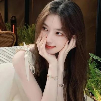 腰间持枪